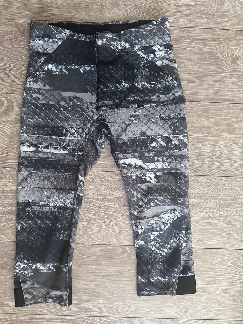 The North Face Motus II Capri Compression Tights Patterned Active Leggings